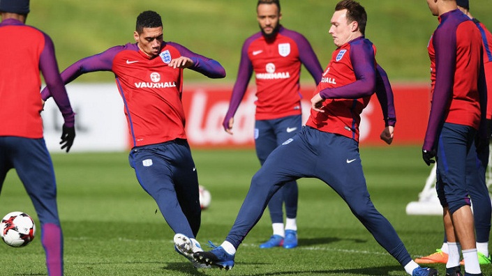 phil-jones-chris-smalling-england